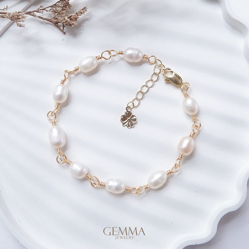 pearl bracelet